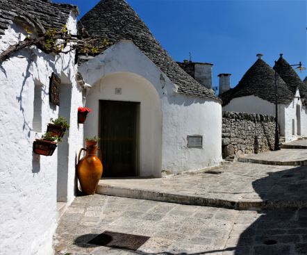 Alberobello Italy trulli whitewashed conical roof
